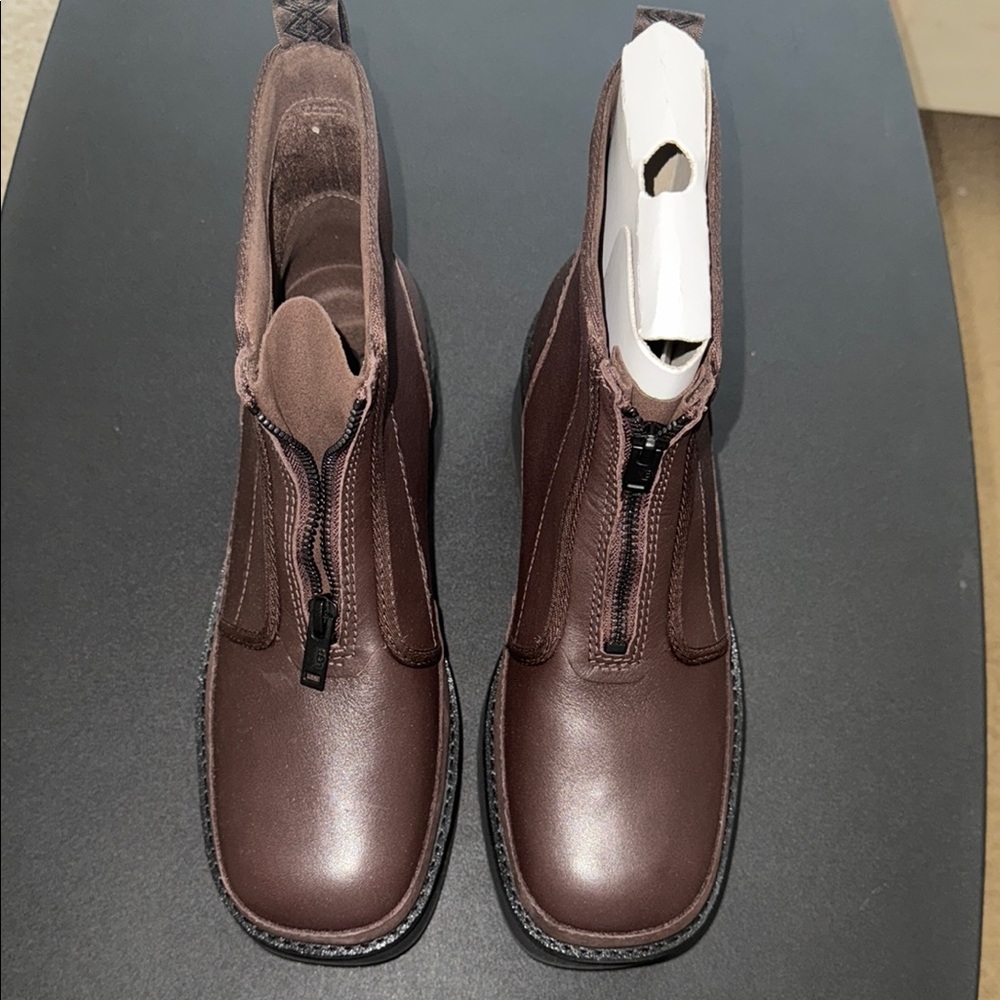 Women’s leather boots